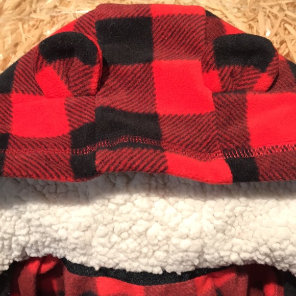 Carter’s red and black onsie - Picture 2 of 10